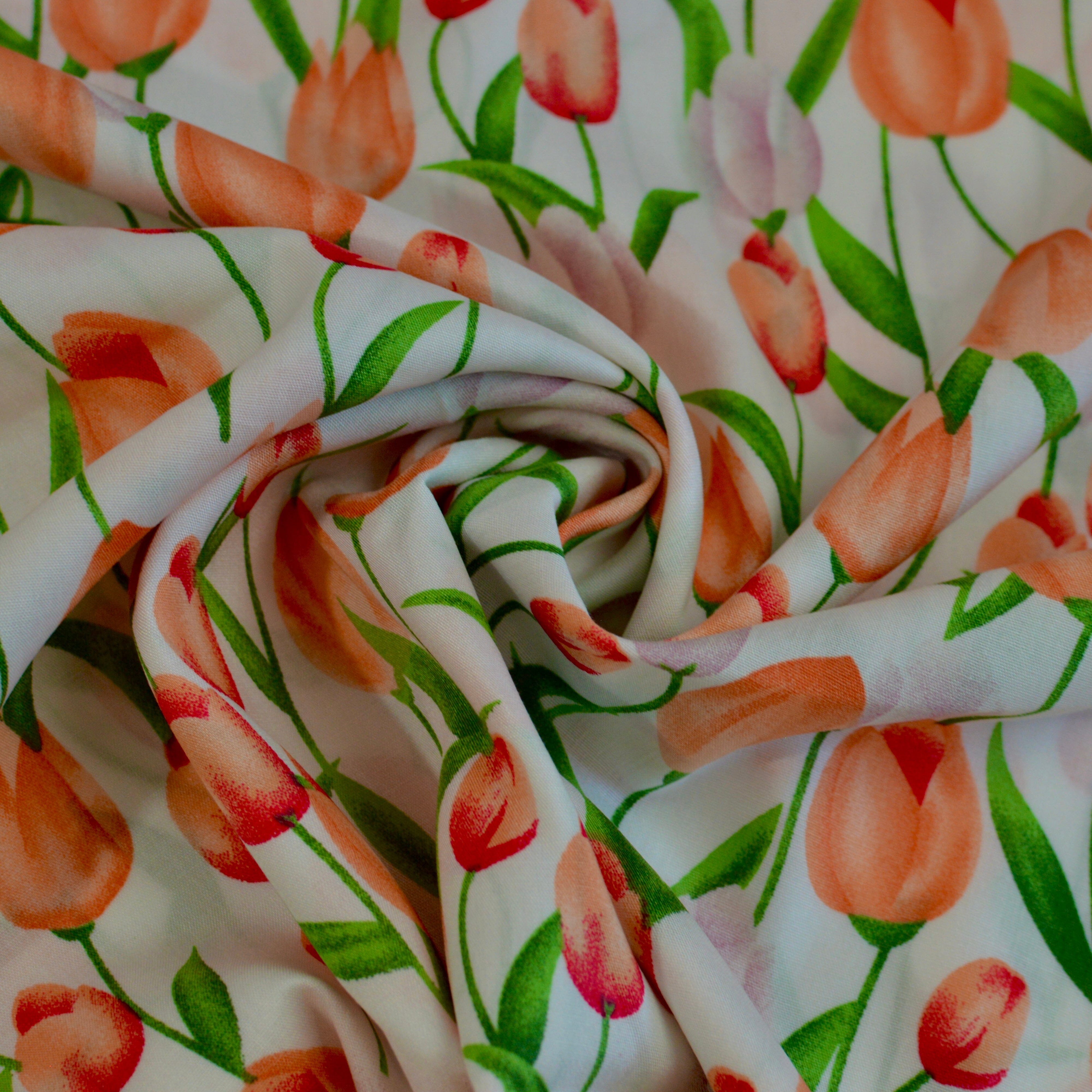 Reststück 1,6m Viskose - Tulpen apricot auf weiß Fabric poshpinks