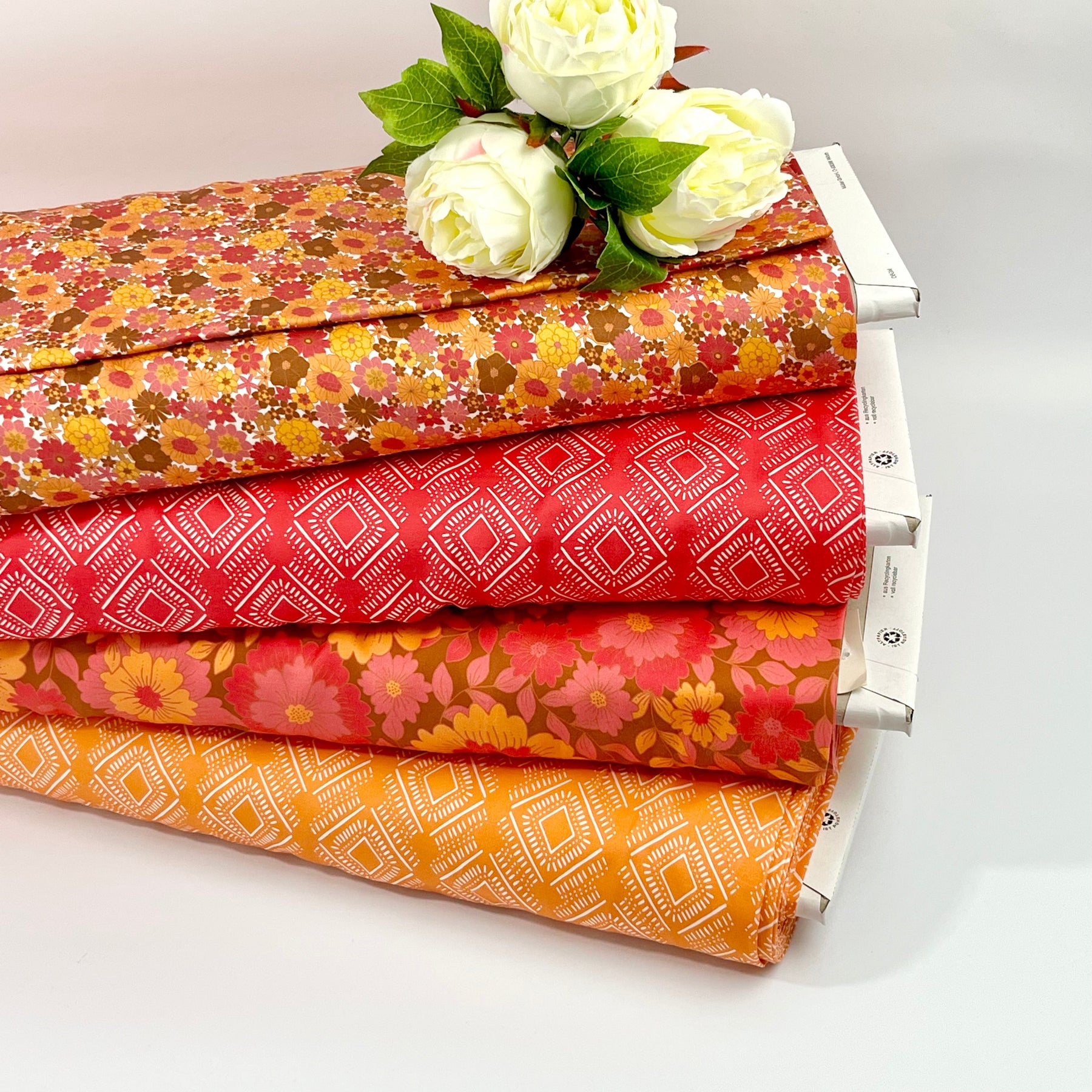 Tencelsatin - Rhonda Flowerfield Crimson Fabric poshpinks