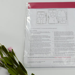 Papierschnittmuster von Schnittmuster Berlin - Bluse Meret Stück poshpinks