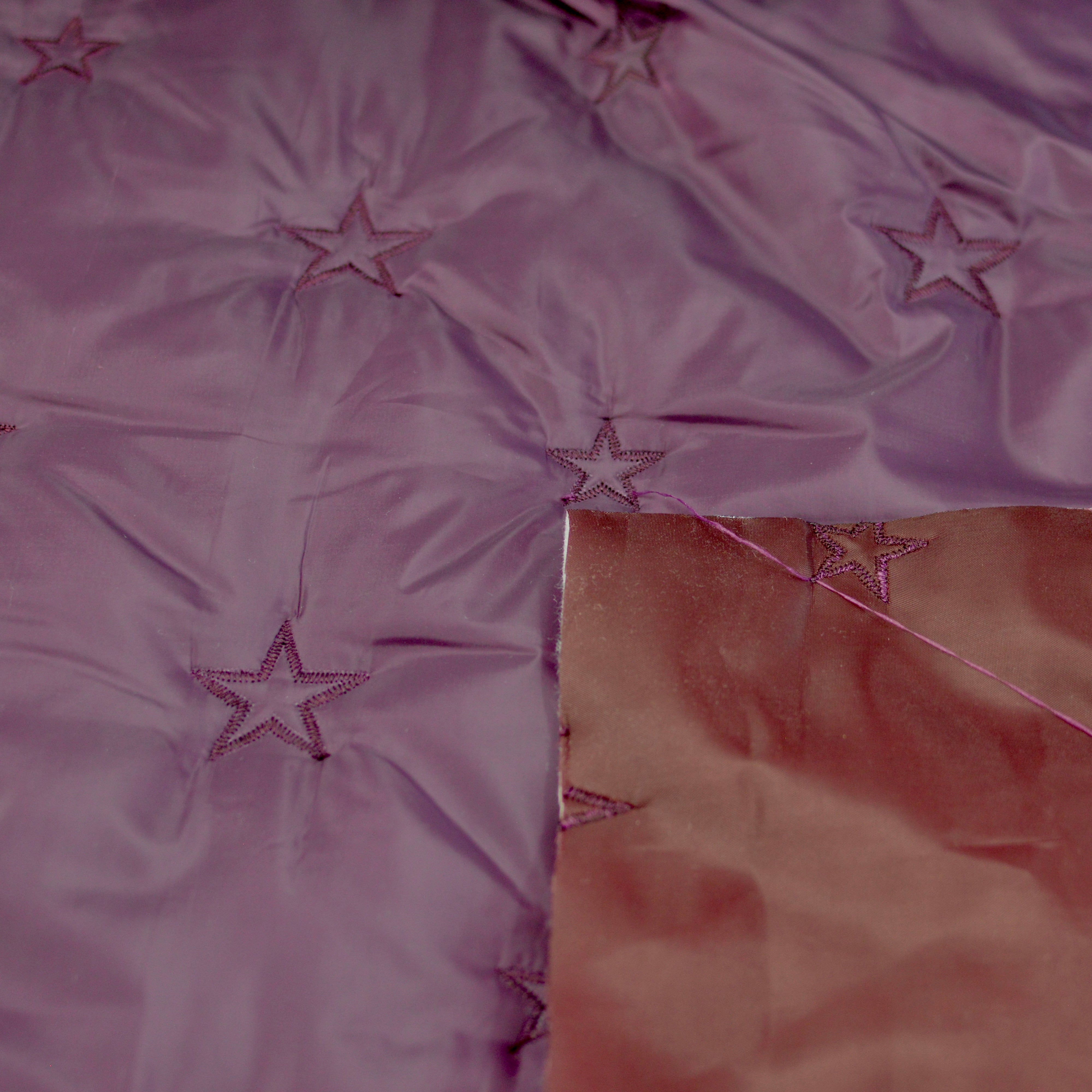 Steppstoff Stickerei Sterne Aubergine weinrot Fabric poshpinks
