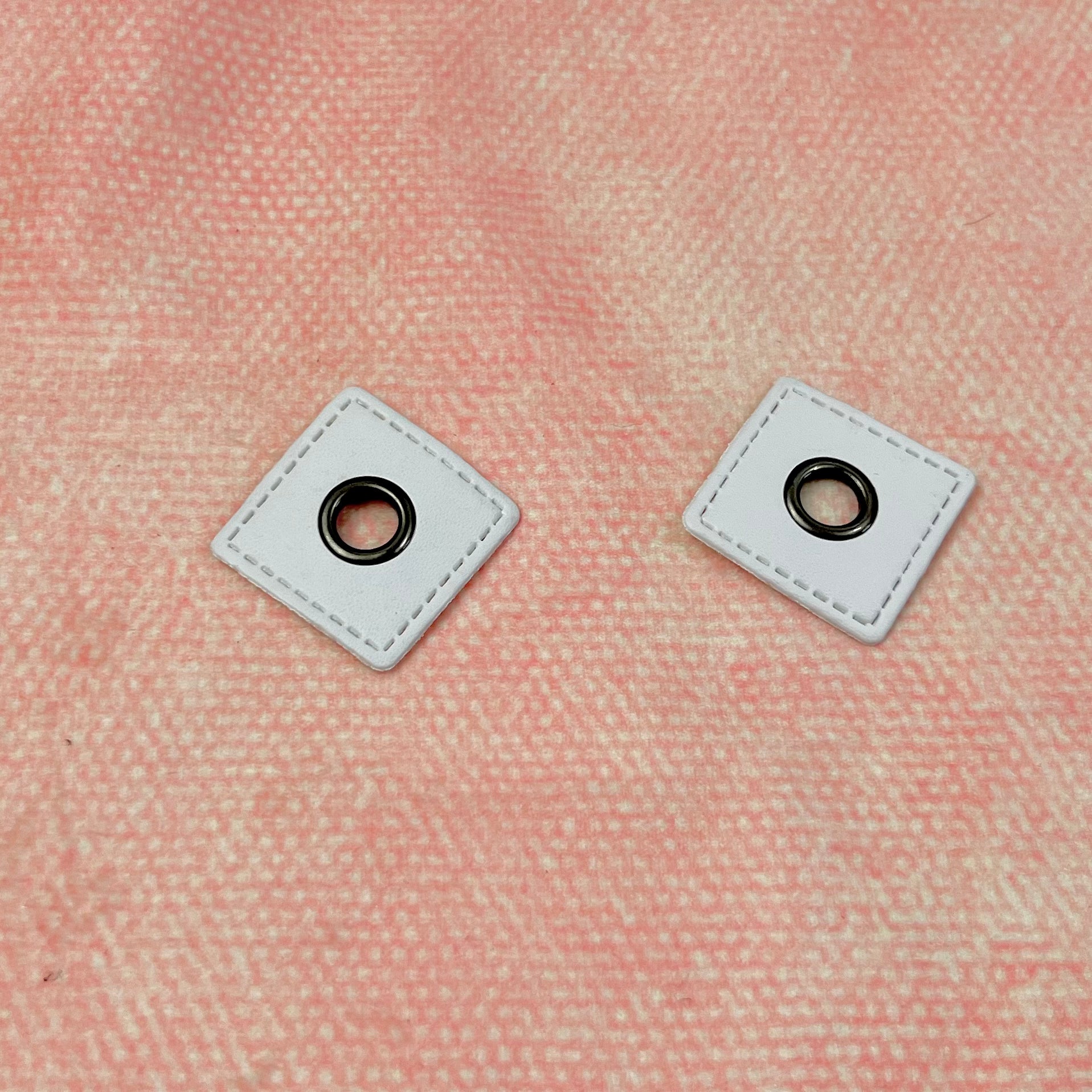 Ösen Patch weiß - Schwarz metallic 8mm Pearls poshpinks