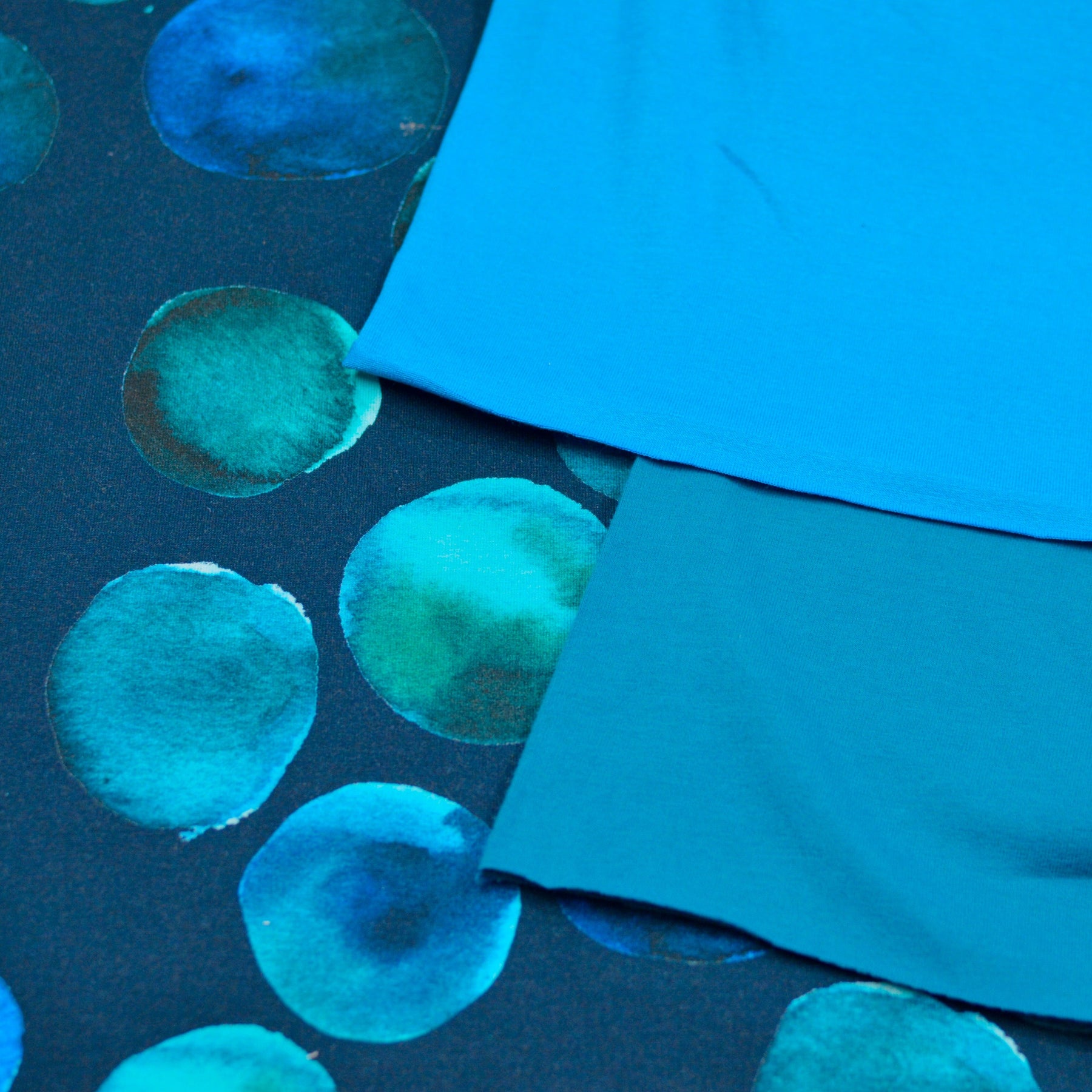 Soft Touch French Terry - Maneter Bubbles Fabric poshpinks