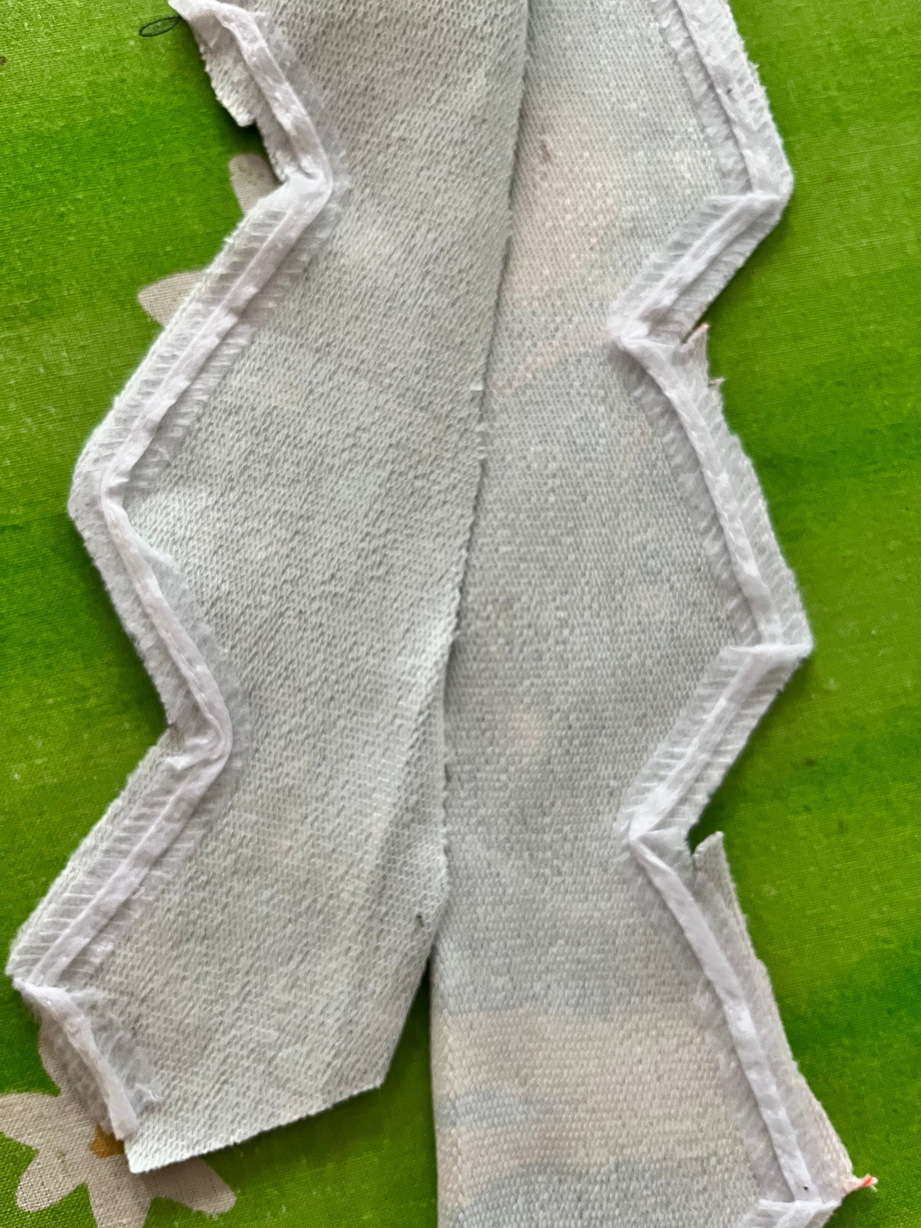 Bügelband für Nähte mit Schnürchen Fabric poshpinks